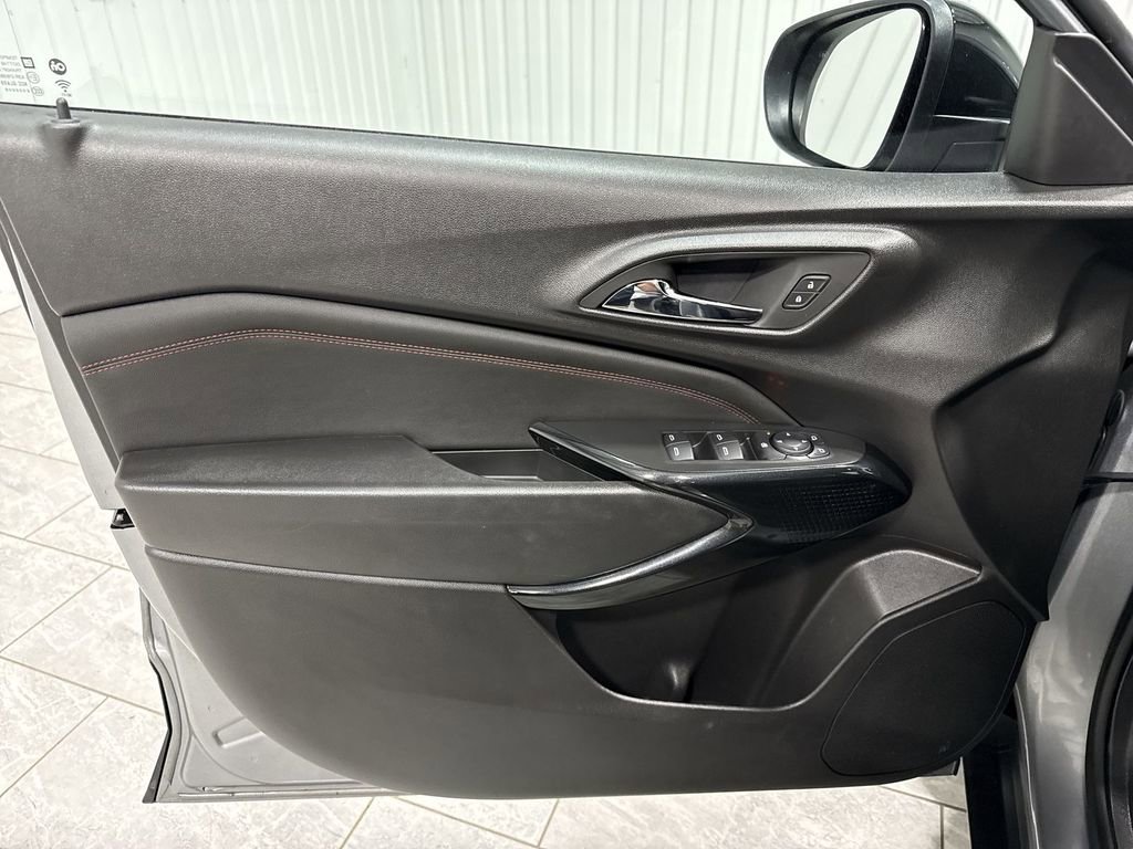 Used 2024 Chevrolet Trax RS w/ Driver Confidence Package image 23