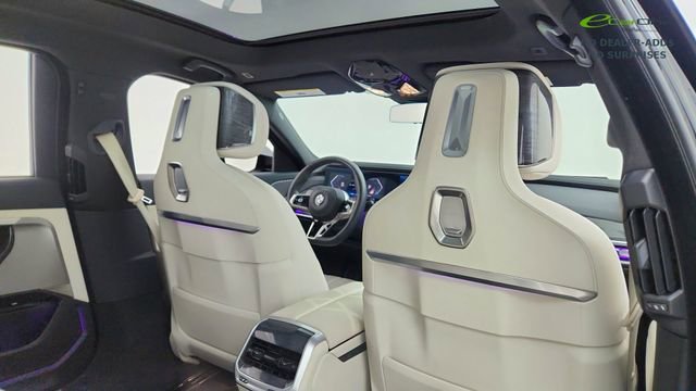 Used 2023 BMW 740i w/ Parking Assistance Package image 26