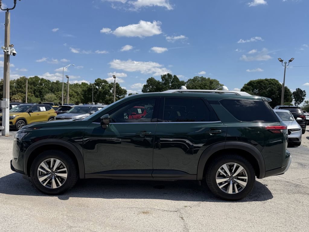 Used 2023 Nissan Pathfinder SL AWD/4WD image 8