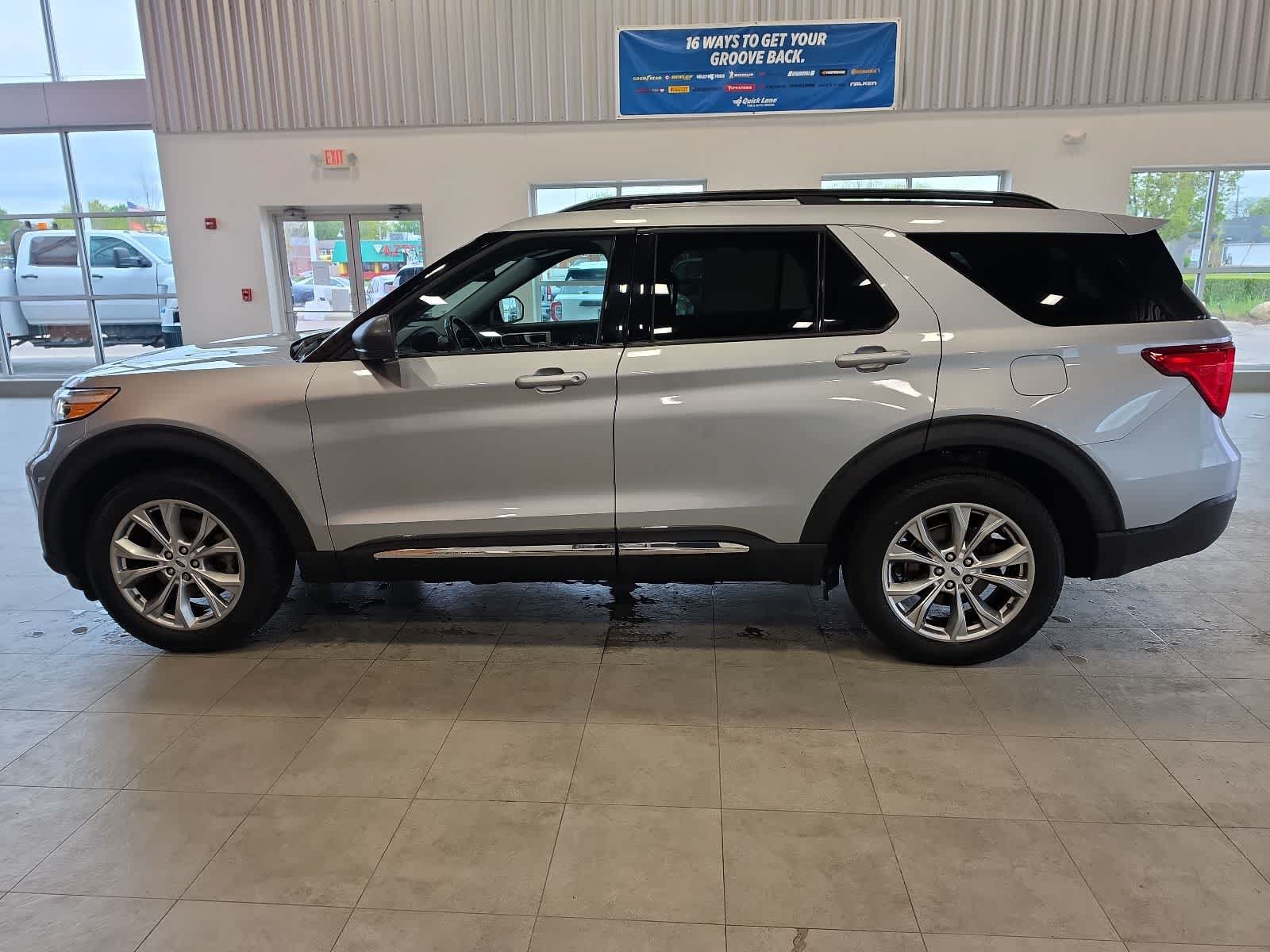 Used 2023 Ford Explorer XLT w/ Equipment Group 202A AWD/4WD image 13