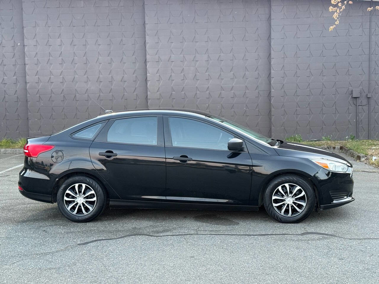 Used 2017 Ford Focus S FWD image 4