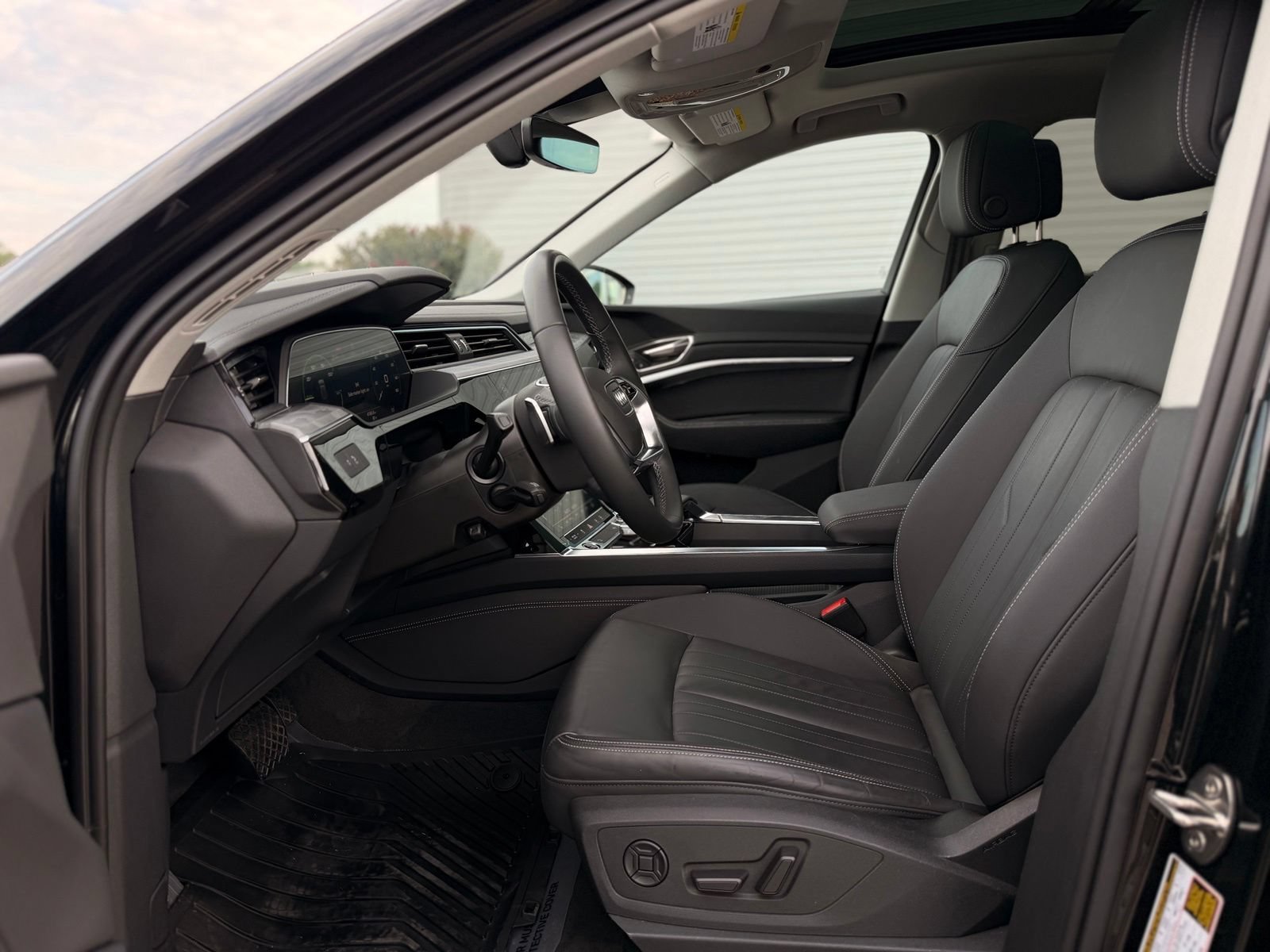 Used 2024 Audi Q8 e-tron Premium AWD/4WD image 17