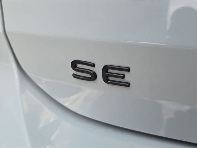 New 2026 Volkswagen Taos SE FWD image 5