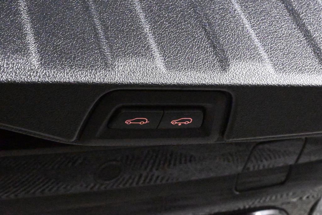 Used 2025 BMW X5 xDrive50e w/ M Sport Package image 40