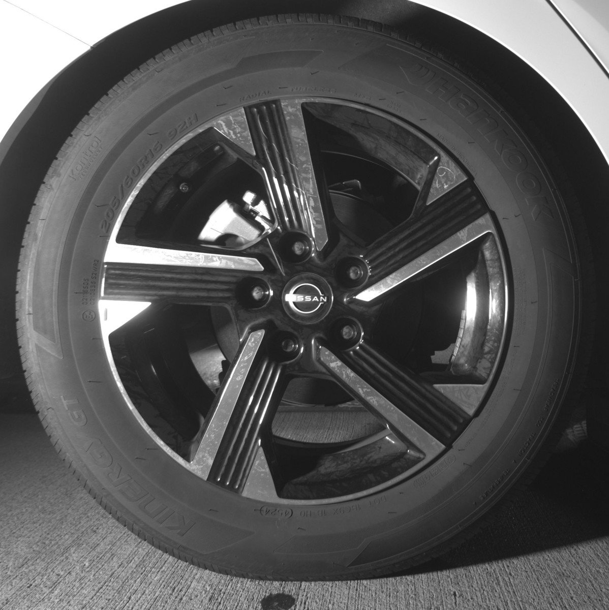 Used 2025 Nissan Sentra SV FWD image 14