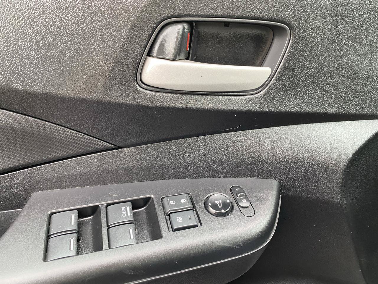 Used 2015 Honda CR-V LX image 13