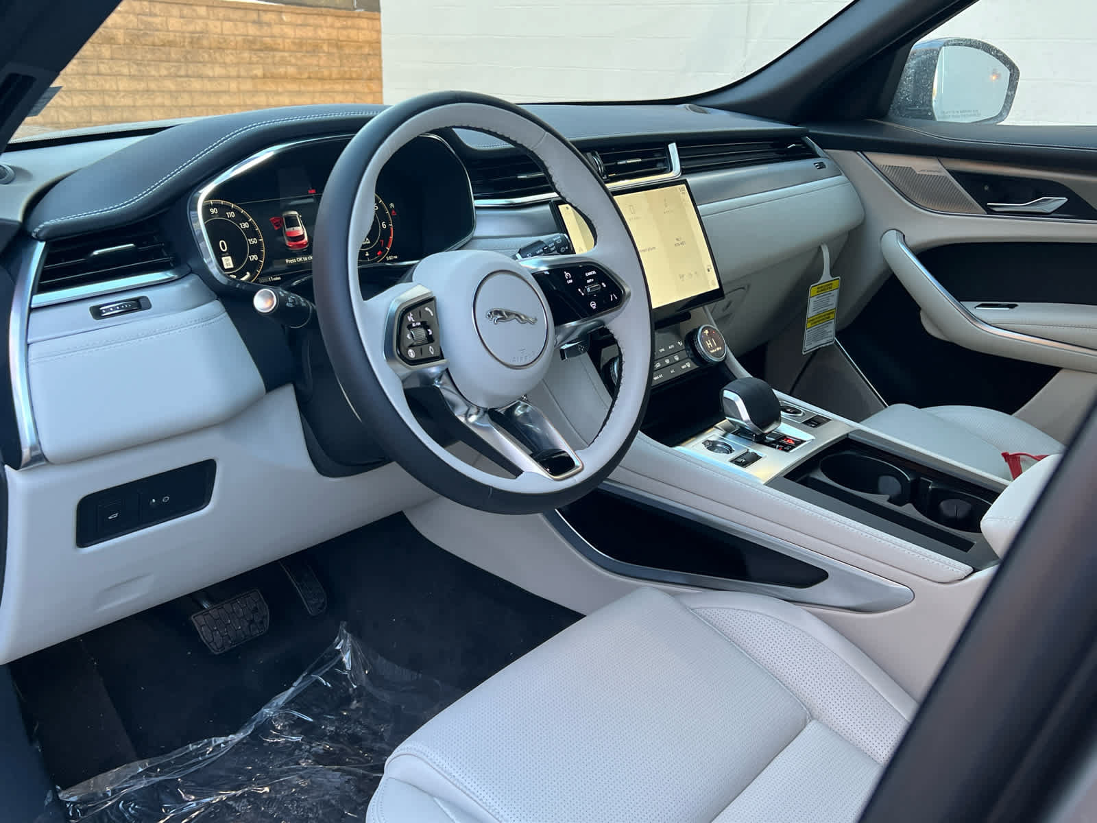 Used 2025 Jaguar F-PACE R-Dynamic S AWD/4WD image 13