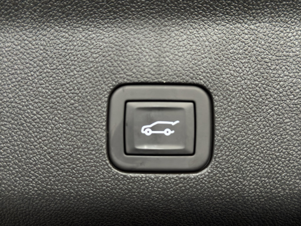 Used 2025 GMC Yukon XL Elevation w/ LPO, Elevation Black Package image 23