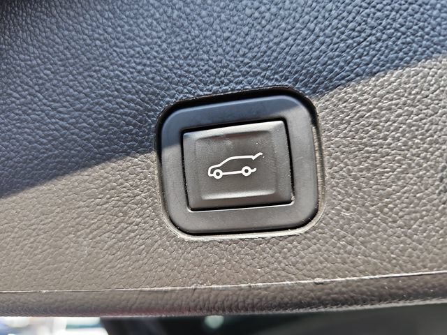 Used 2016 Cadillac SRX Performance w/ Driver Awareness Package FWD image 13