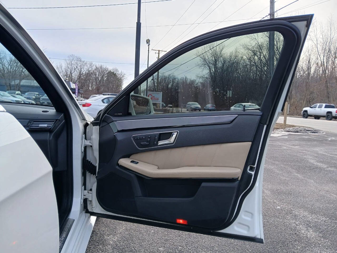 Used 2011 Mercedes-Benz E 350 Sedan w/ Premium 1 Pkg image 9