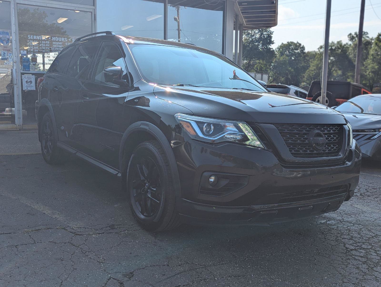 Used 2020 Nissan Pathfinder SL AWD/4WD image 1