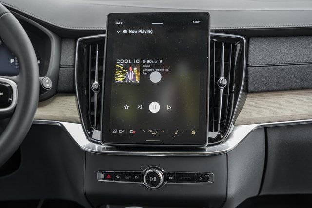 Certified 2025 Volvo XC90 T8 Core w/ Climate Package image 19