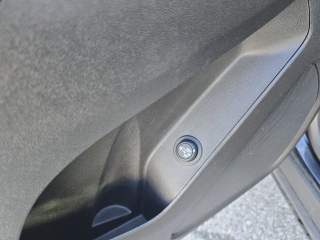 Used 2023 Chevrolet Equinox LT image 20