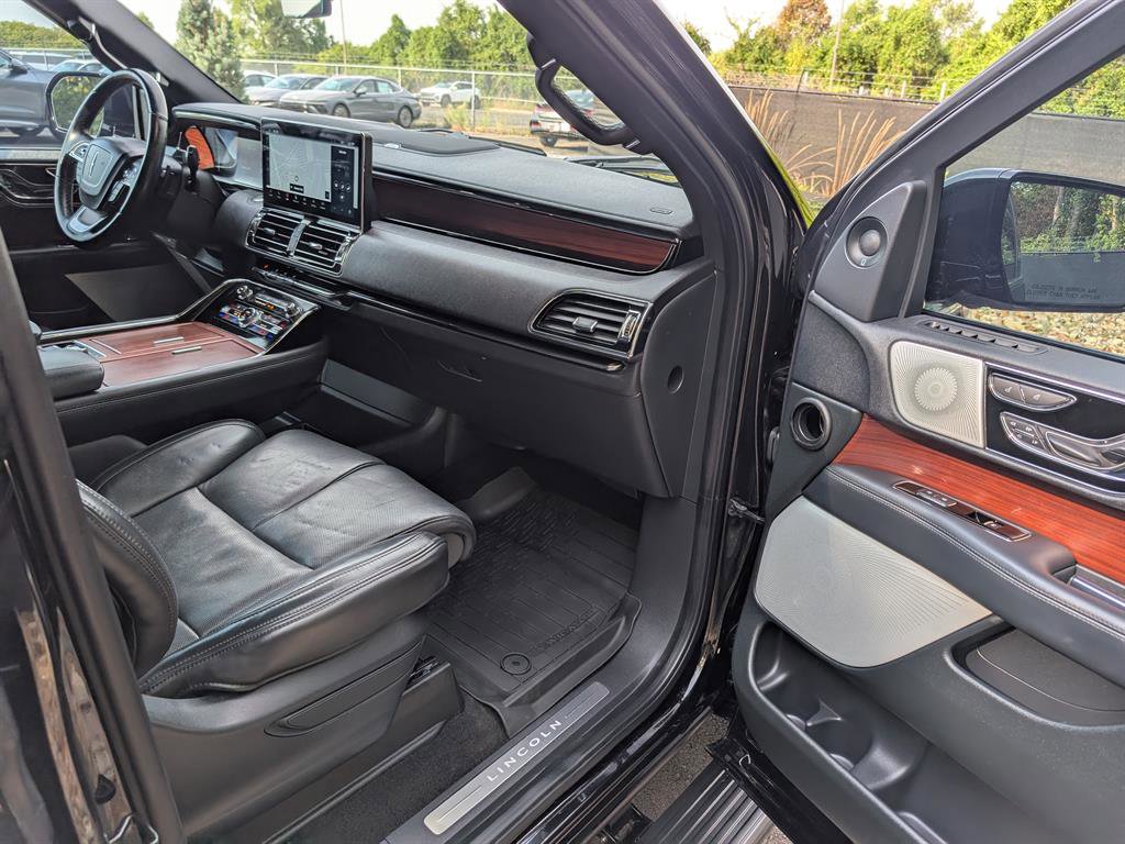 Used 2022 Lincoln Navigator Reserve image 10