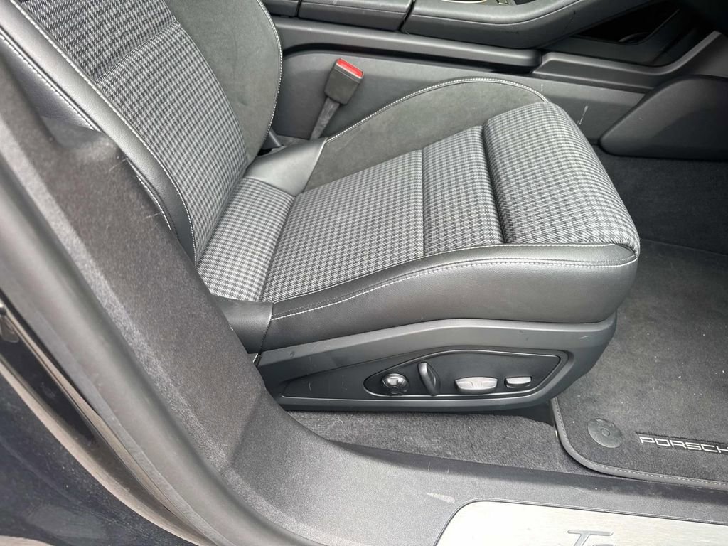 Certified 2025 Porsche Taycan 4S image 17