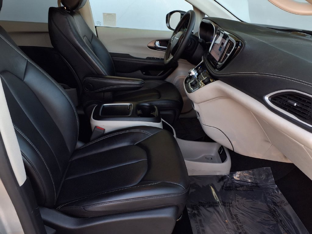 Used 2024 Chrysler Pacifica Limited FWD image 34
