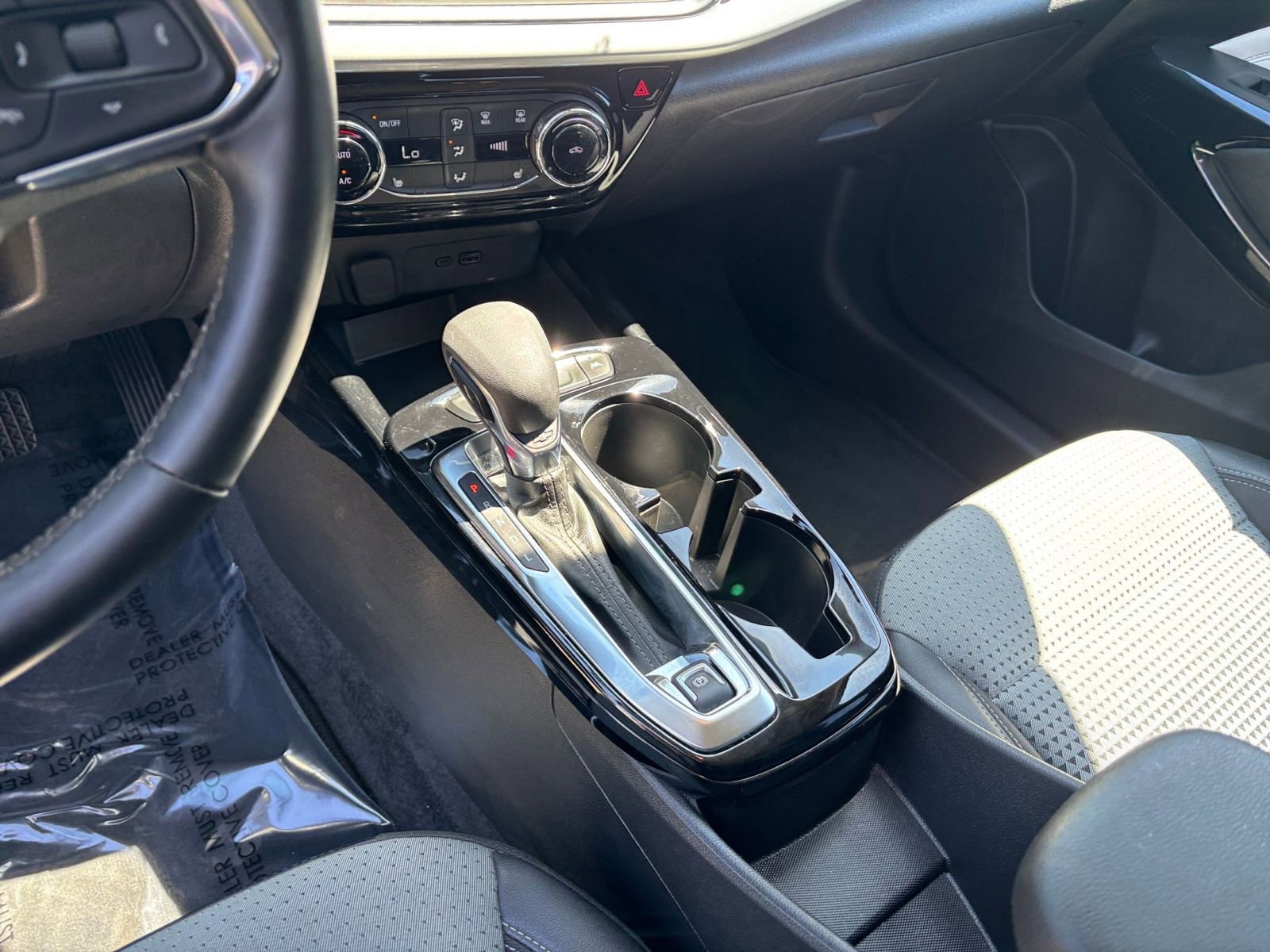 Used 2025 Chevrolet Trax LT w/ LT Convenience Package image 42