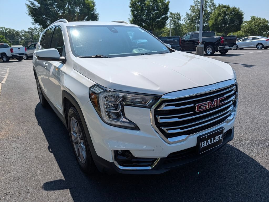 Used 2023 GMC Terrain SLT AWD/4WD image 3