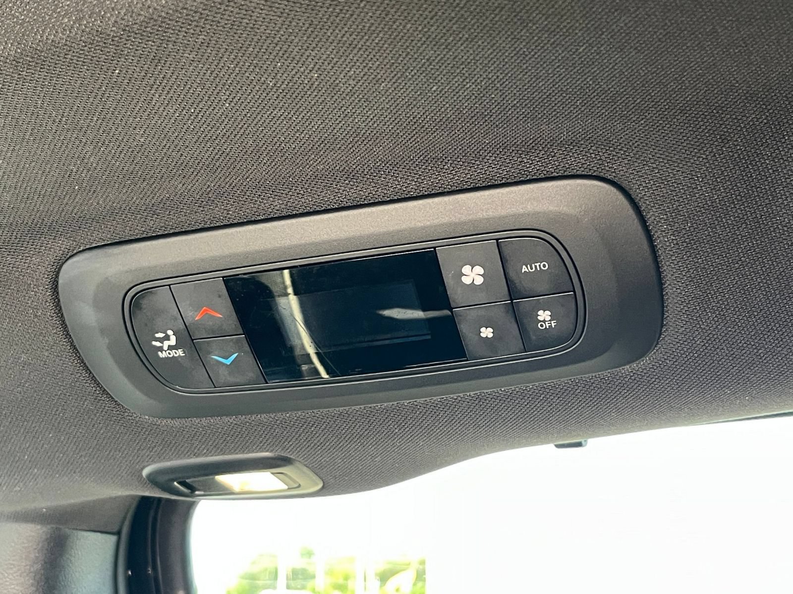 Used 2025 Chrysler Pacifica Limited FWD image 24
