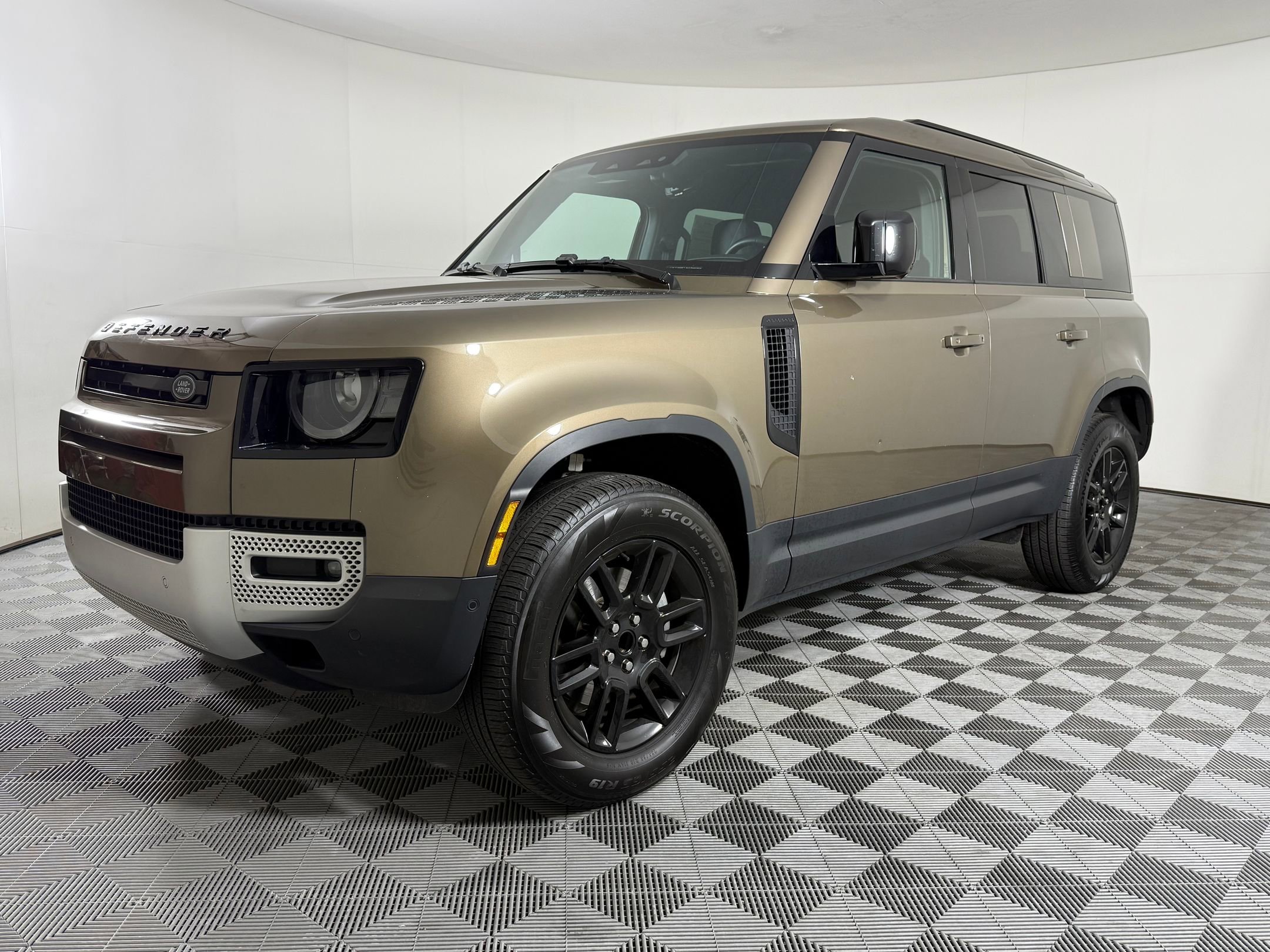 Used 2025 Land Rover Defender 110 S image 1