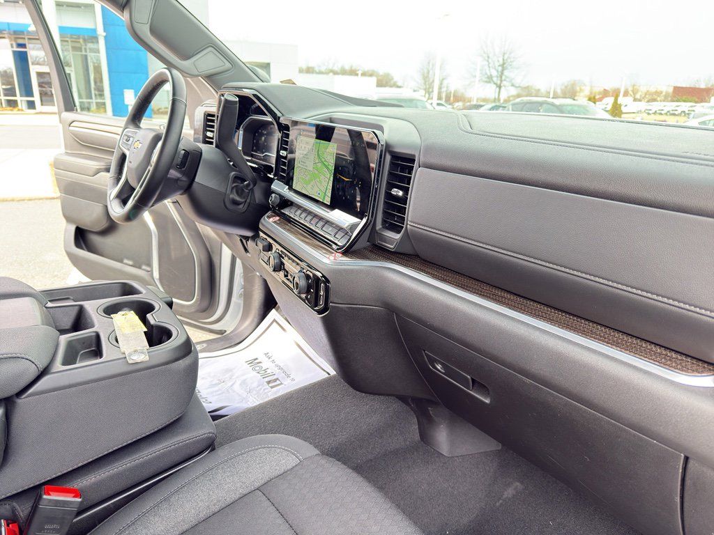 Used 2025 Chevrolet Silverado 2500 LT w/ Convenience Package image 32