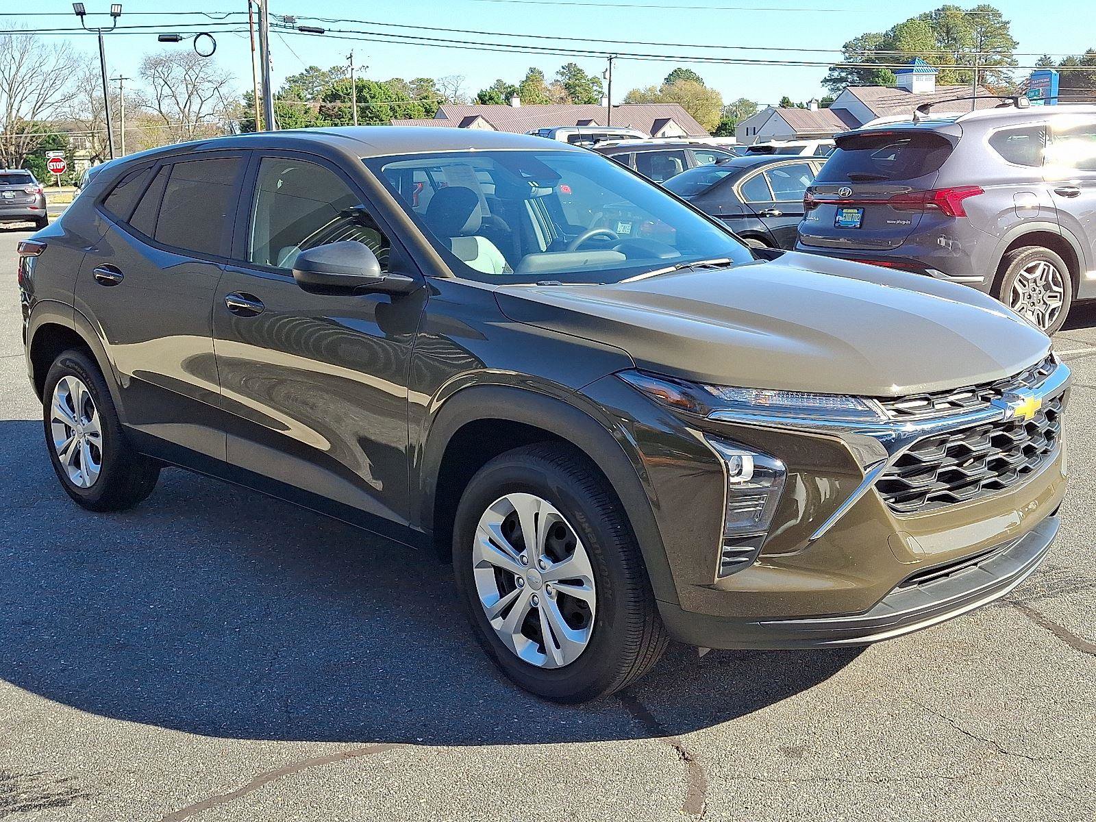 Used 2024 Chevrolet Trax LS w/ Driver Confidence Package image 3