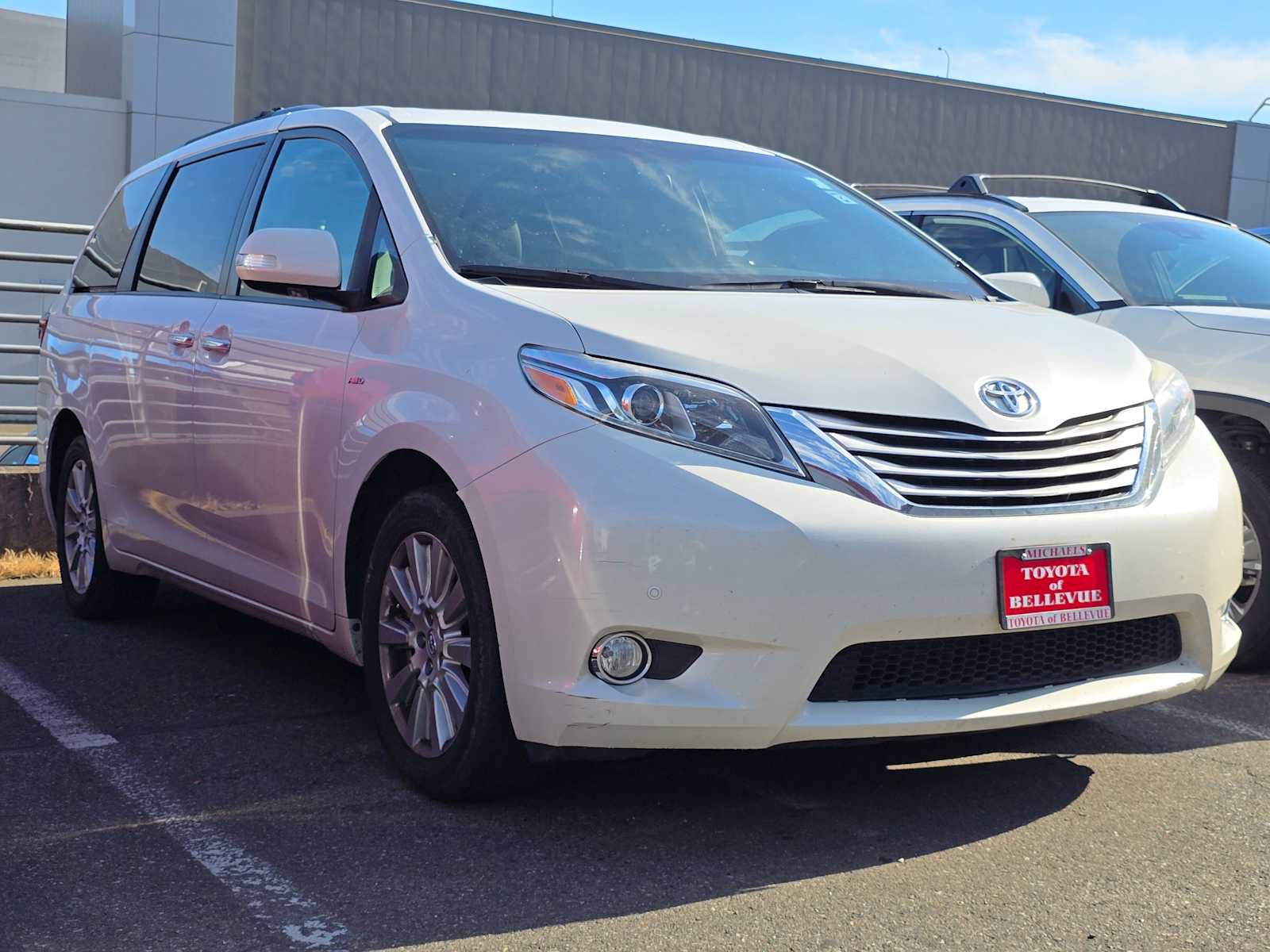 Used 2017 Toyota Sienna Limited AWD/4WD image 3