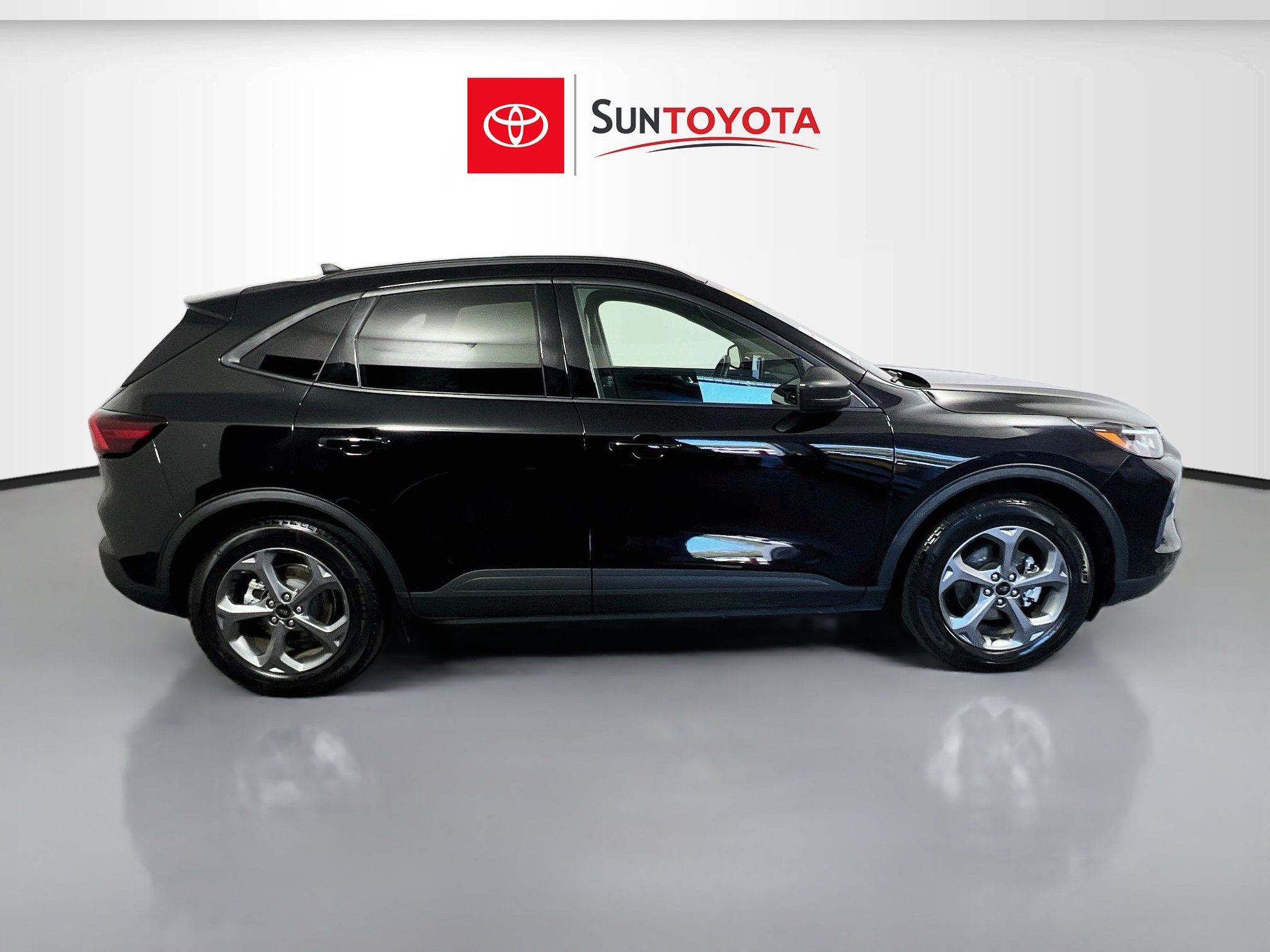 Used 2026 Ford Escape ST-Line FWD image 2