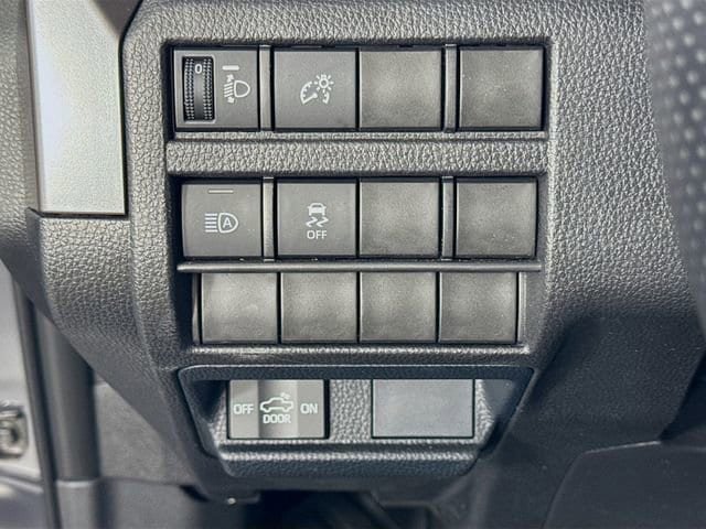 Certified 2025 Toyota Tacoma SR5 AWD/4WD image 10