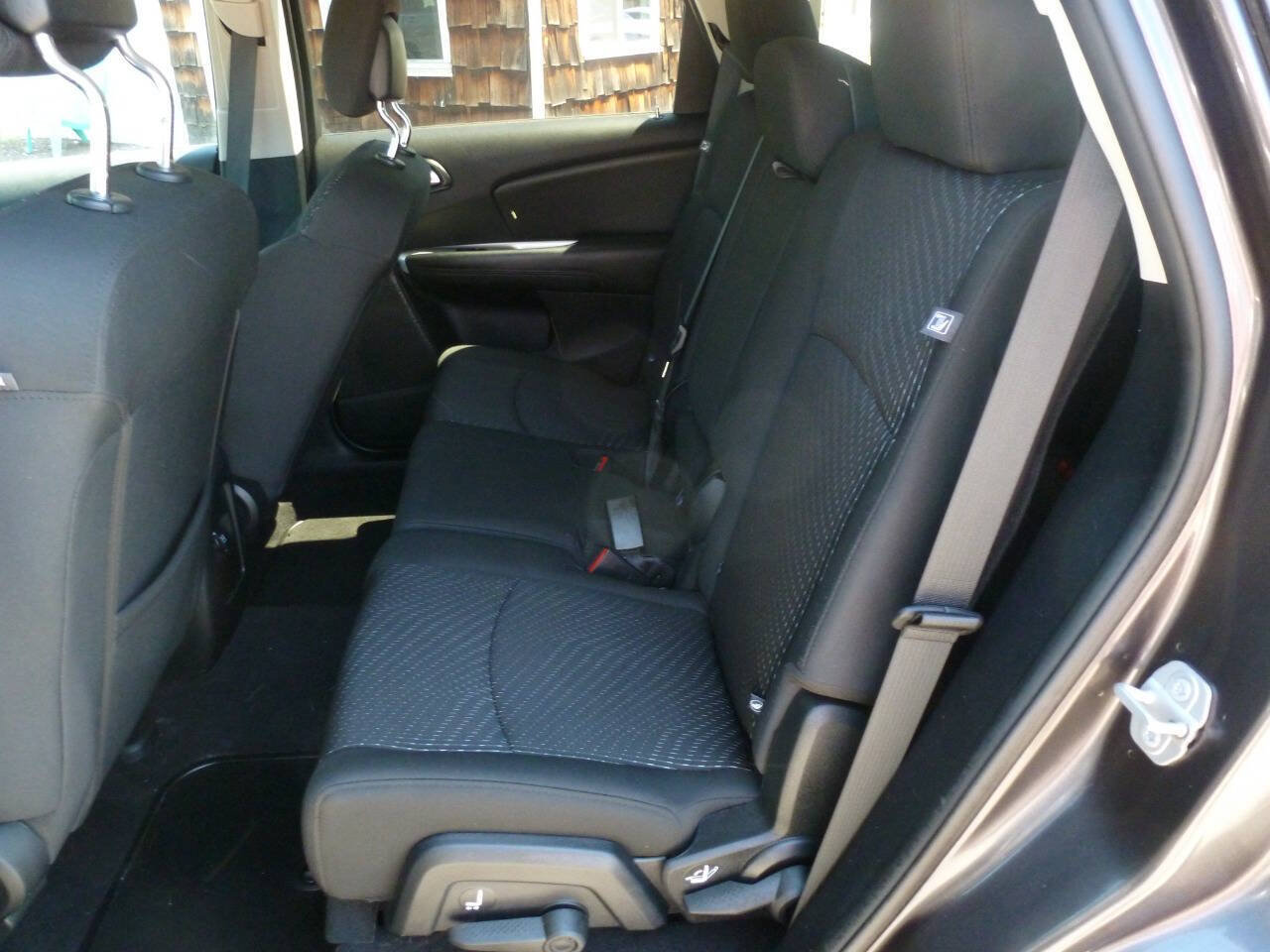 Used 2018 Dodge Journey SE w/ Connectivity Group FWD image 17