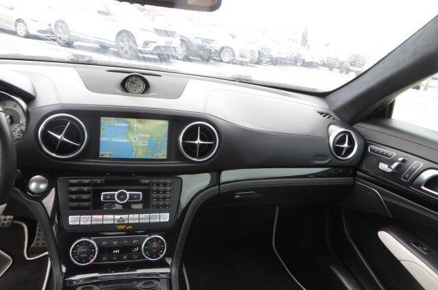 Used 2015 Mercedes-Benz SL 550 image 16
