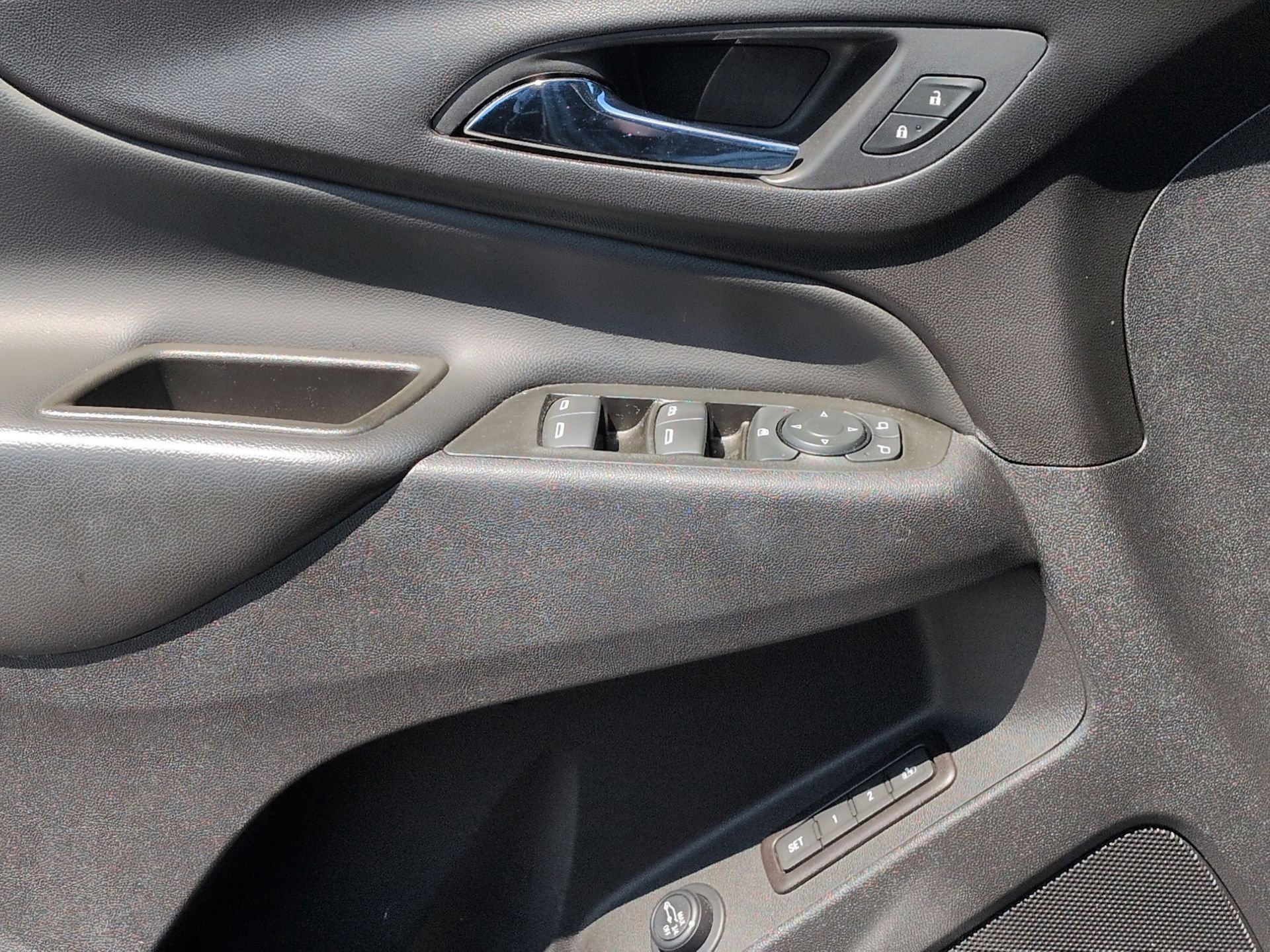 Used 2021 Chevrolet Equinox LT FWD image 23