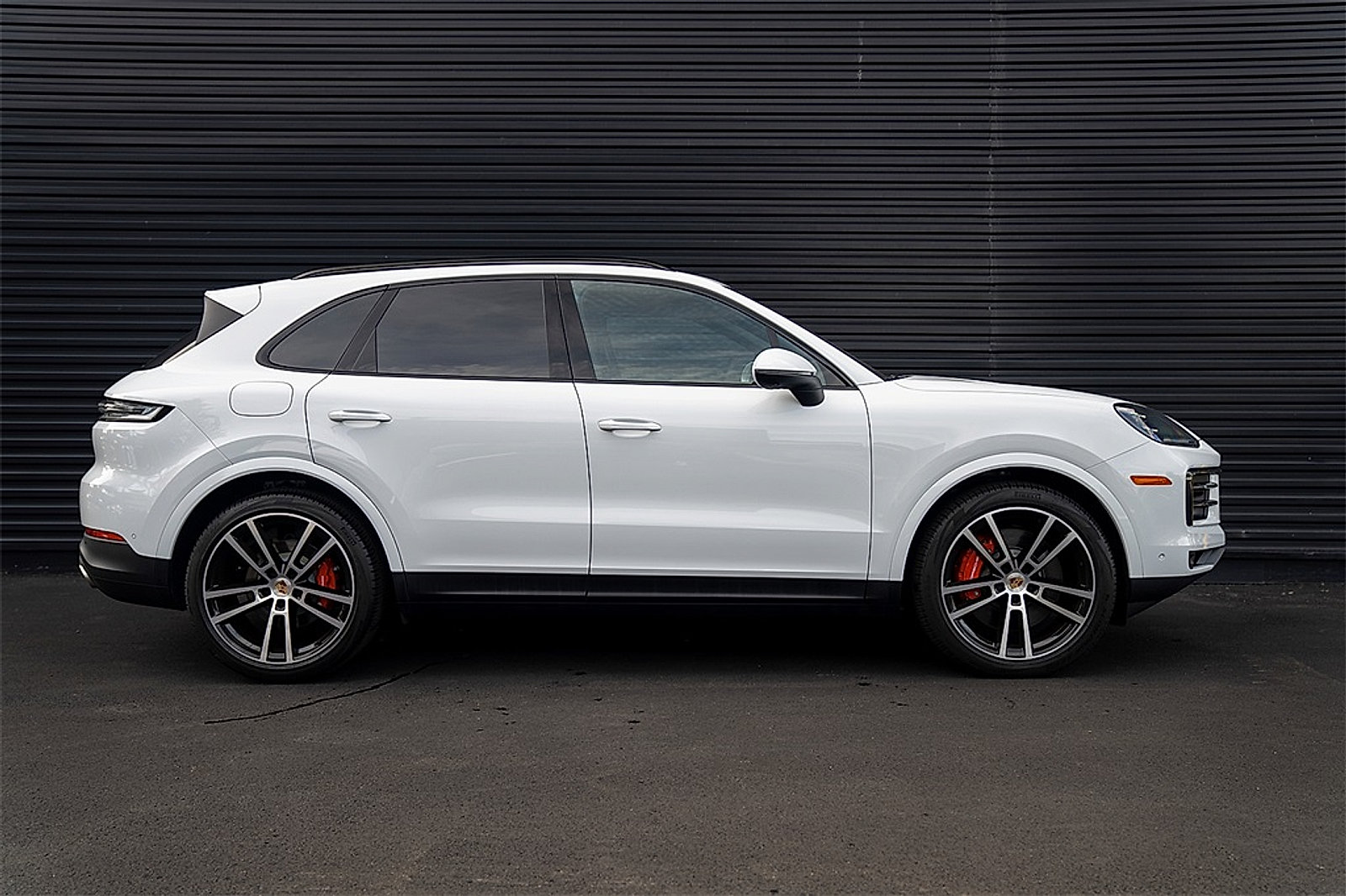 Used 2025 Porsche Cayenne S AWD/4WD image 28