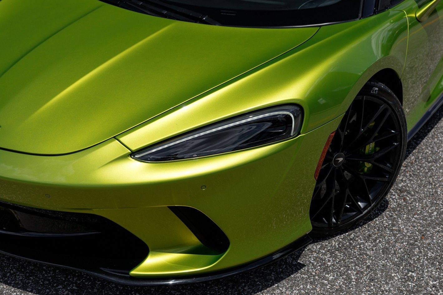 Used 2023 McLaren GT RWD image 29