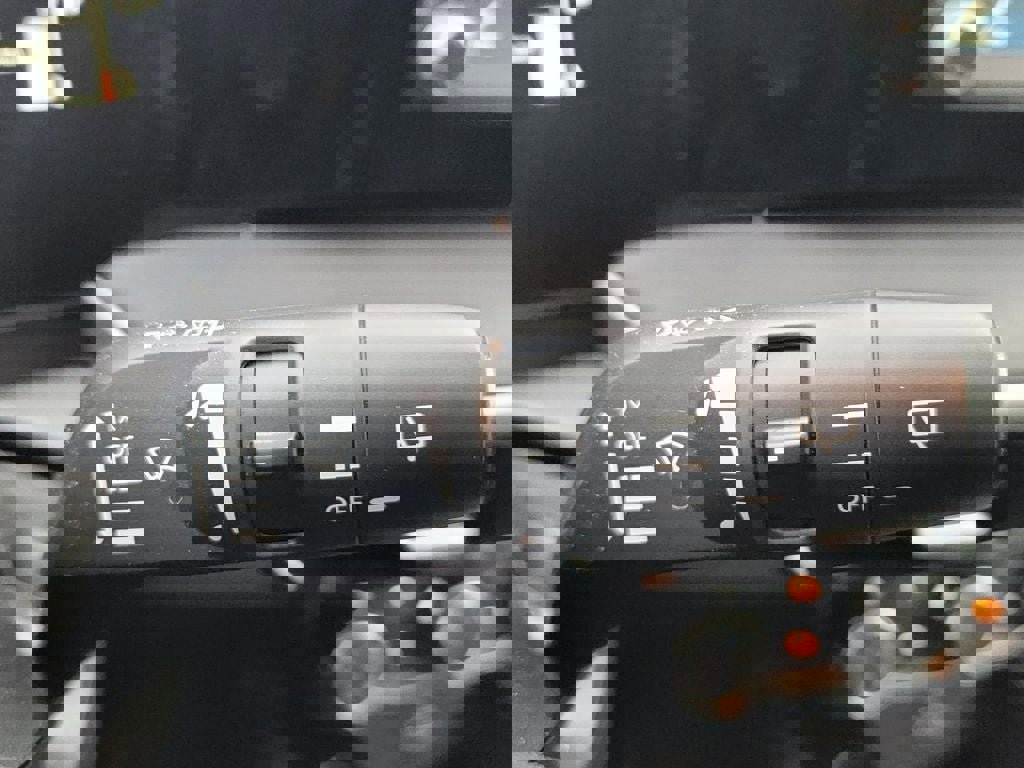 Certified 2025 Nissan Kicks S image 17