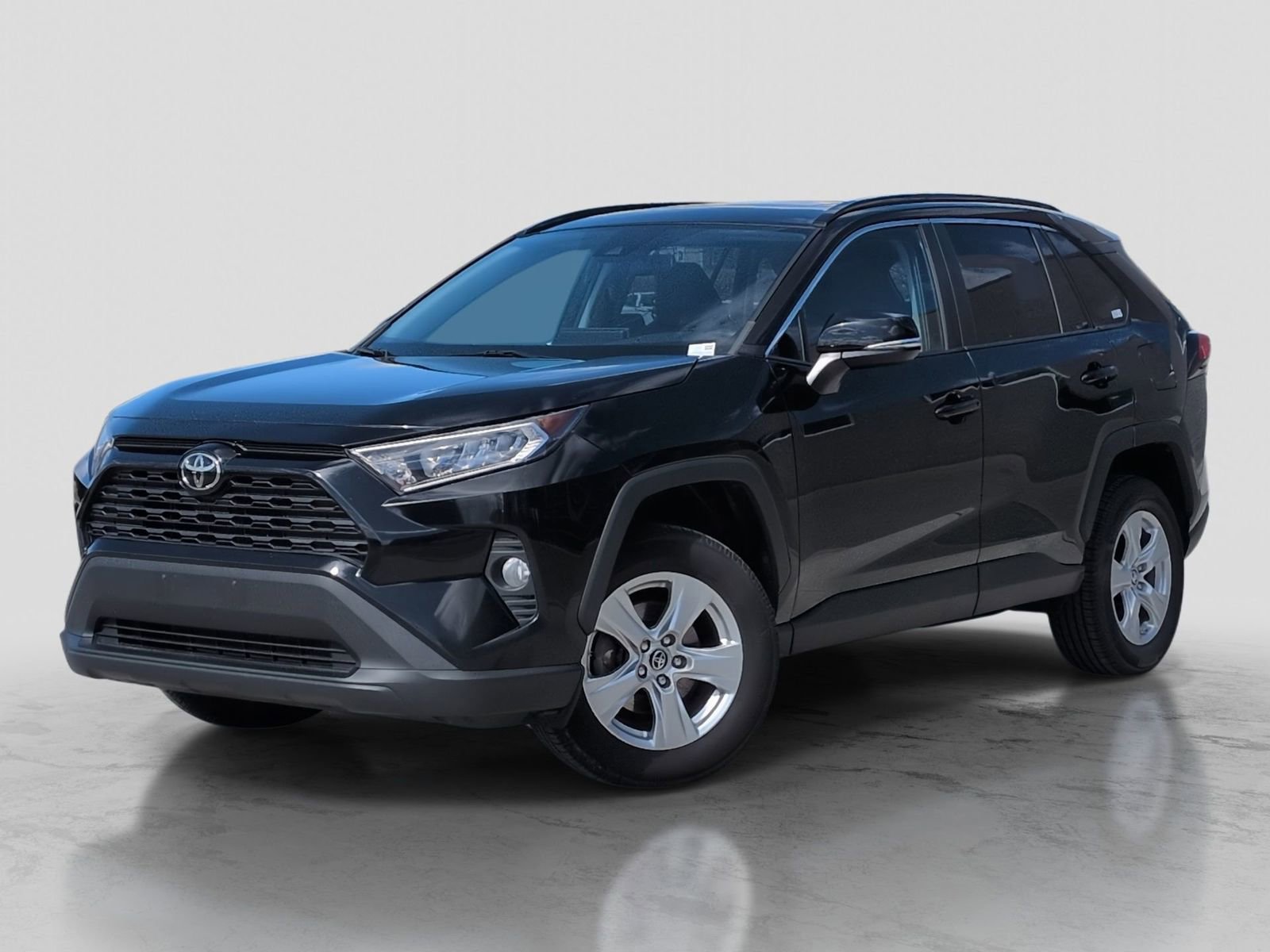 Used 2019 Toyota RAV4 XLE image 1