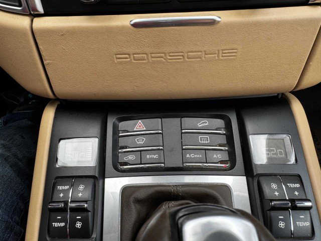 Used 2017 Porsche Macan Turbo image 32