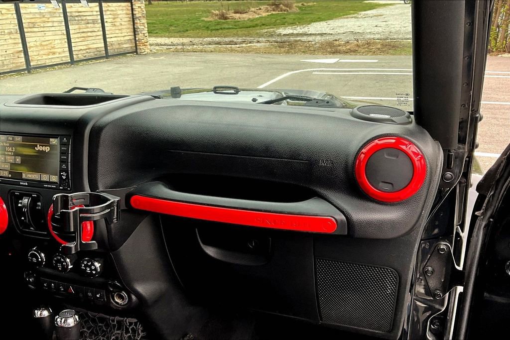 Used 2017 Jeep Wrangler Unlimited Rubicon image 12