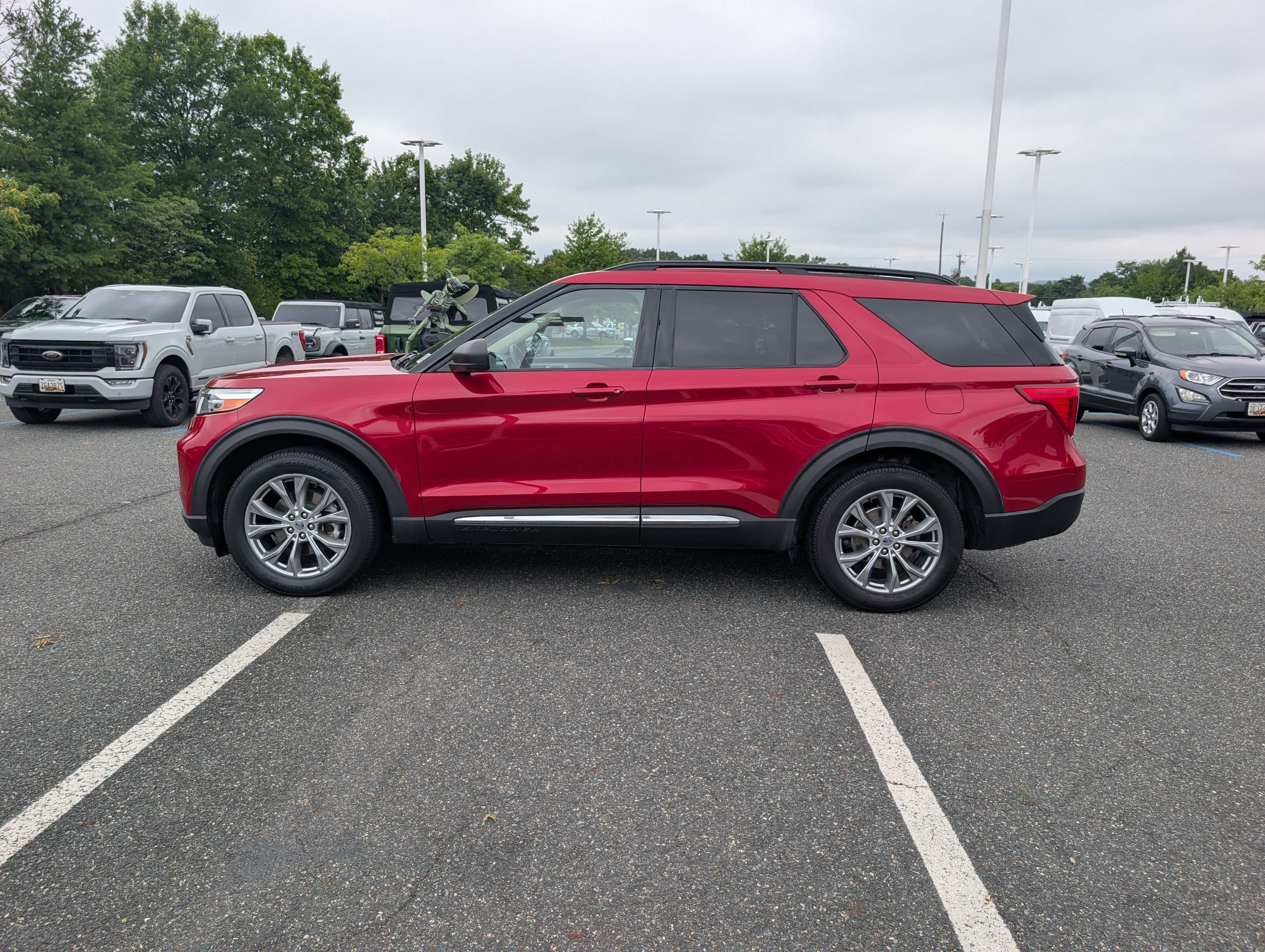 Certified 2020 Ford Explorer XLT w/ Equipment Group 202A AWD/4WD image 6