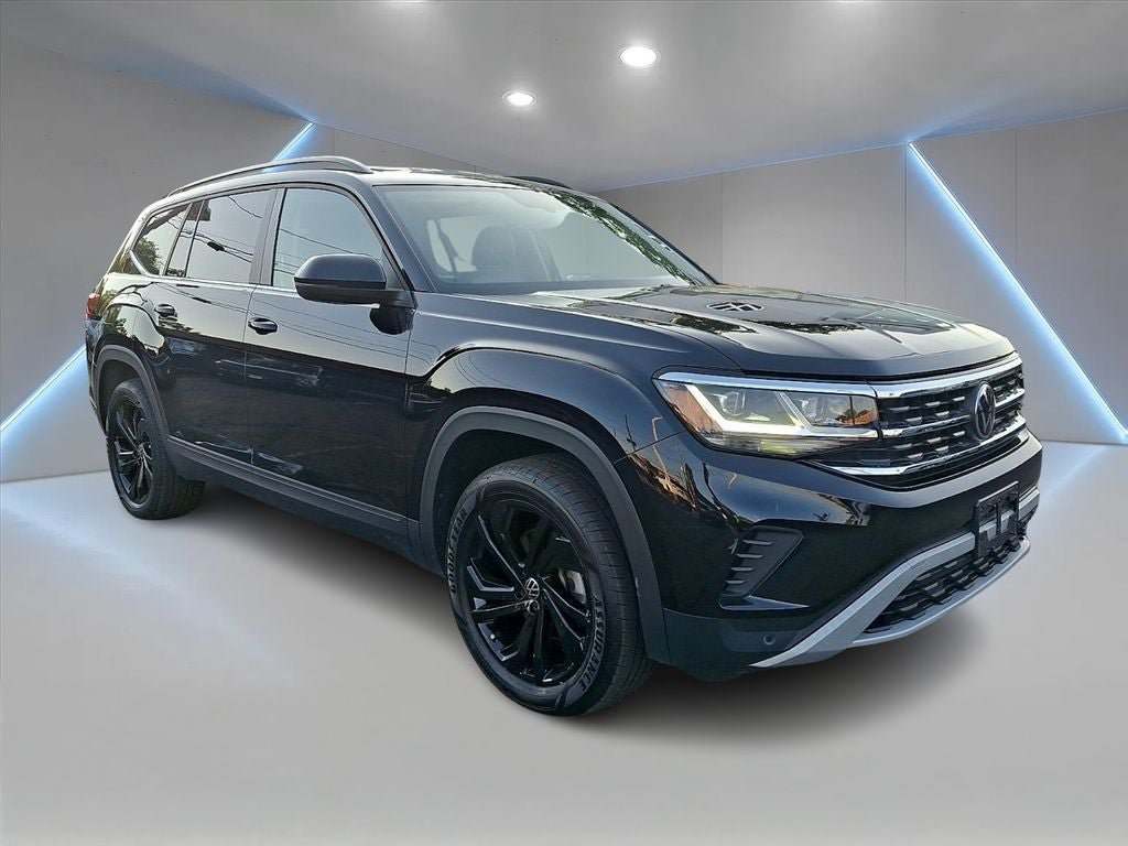 Certified 2023 Volkswagen Atlas SE w/ Black Wheel Package AWD/4WD image 3