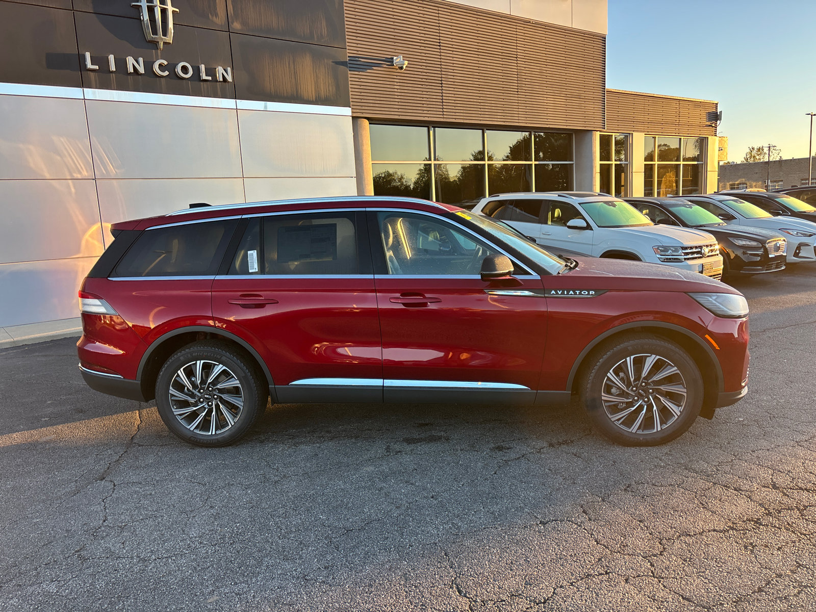 New 2027 Lincoln Aviator AWD image 8