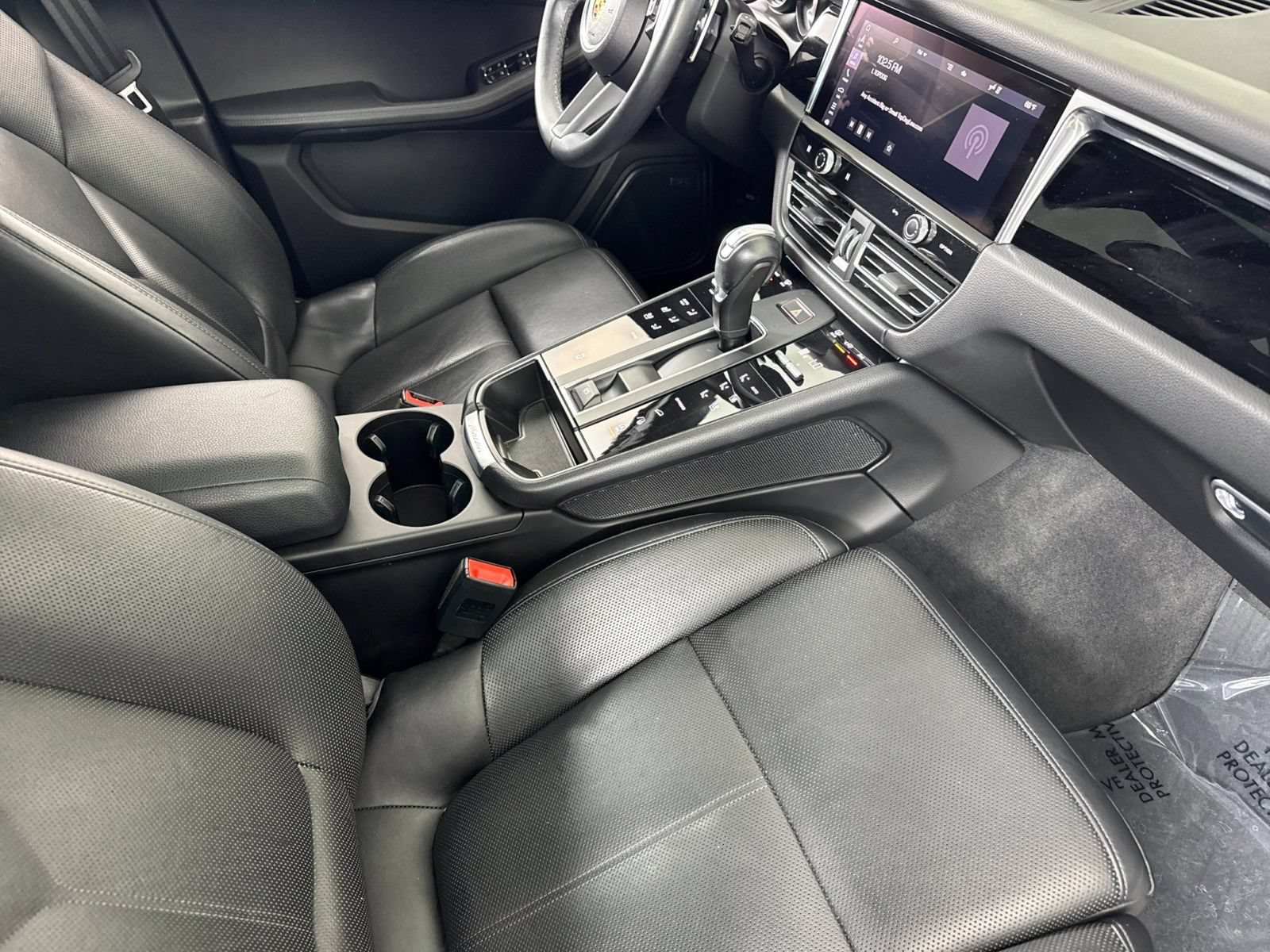 Certified 2025 Porsche Macan w/ Premium Package Plus AWD/4WD image 16