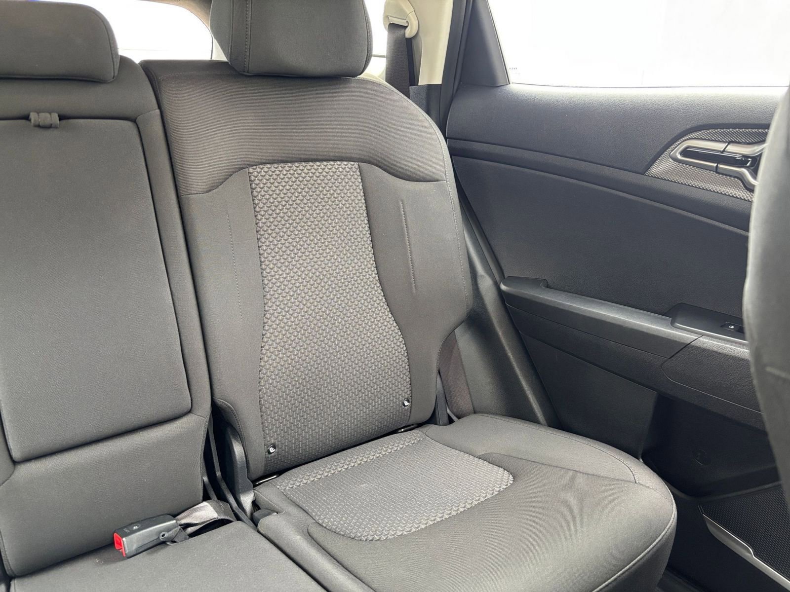 Used 2025 Kia Sportage LX FWD image 36
