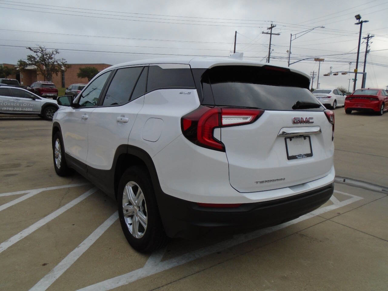 Used 2024 GMC Terrain SLE FWD image 7
