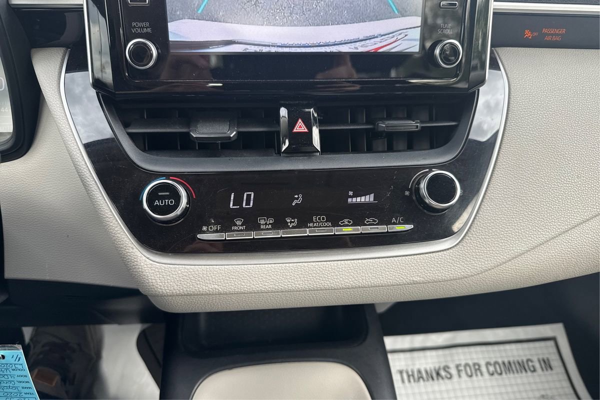Used 2020 Toyota Corolla LE FWD image 25