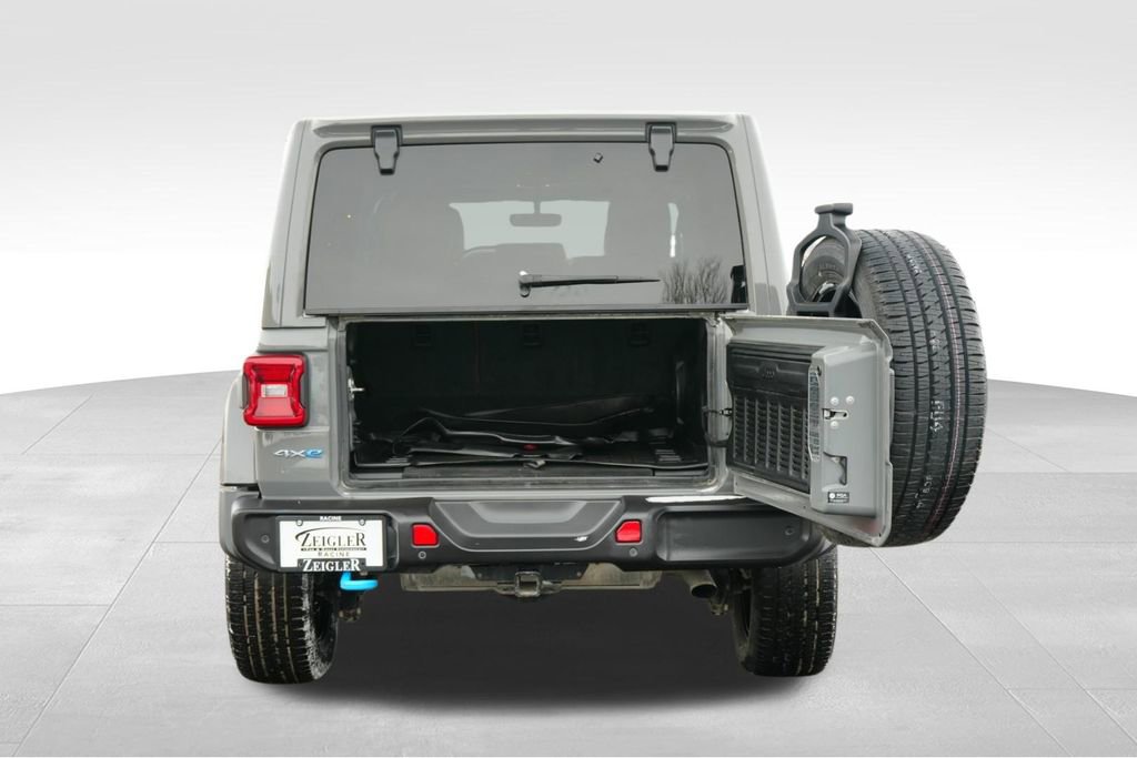 Used 2023 Jeep Wrangler Unlimited Sahara w/ Cold Weather Group image 8