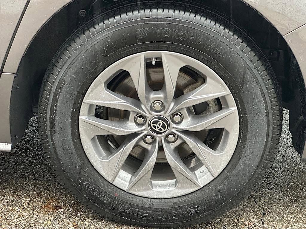 Certified 2023 Toyota Sienna LE AWD/4WD image 30