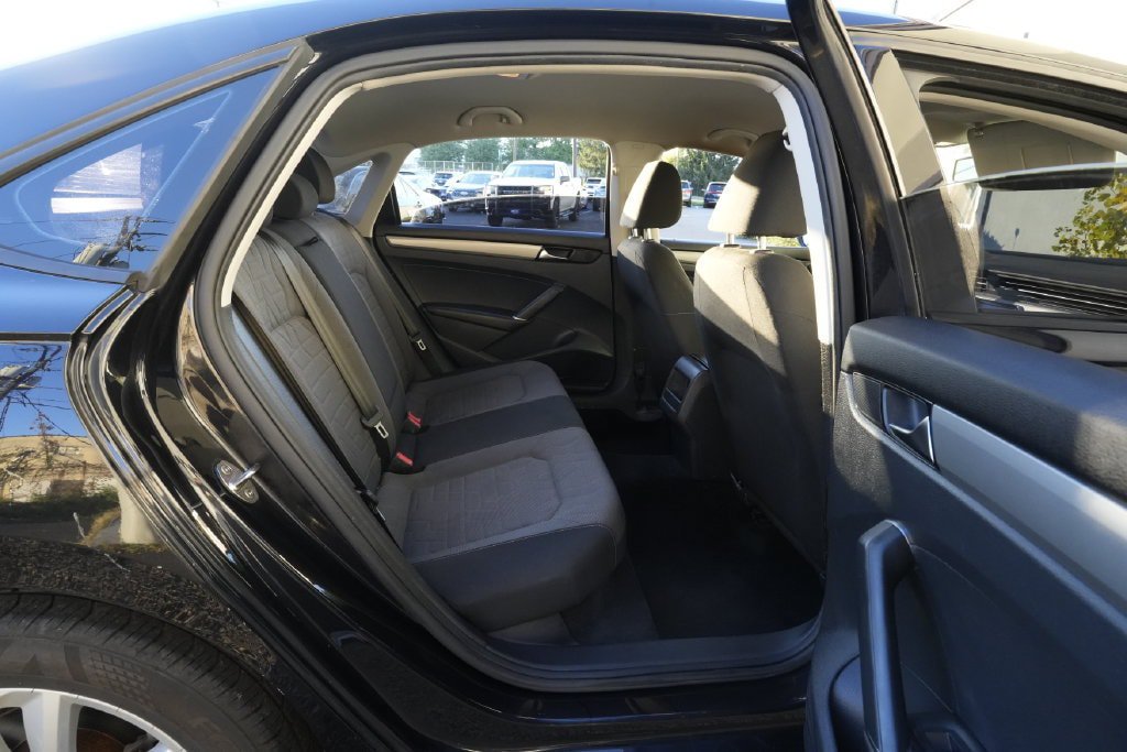 Used 2020 Volkswagen Passat 2.0T S FWD image 38