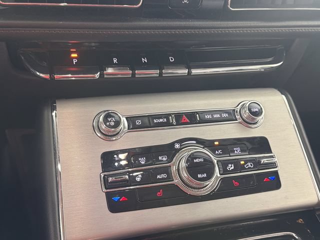 Used 2023 Lincoln Aviator AWD w/ Premium Package image 8