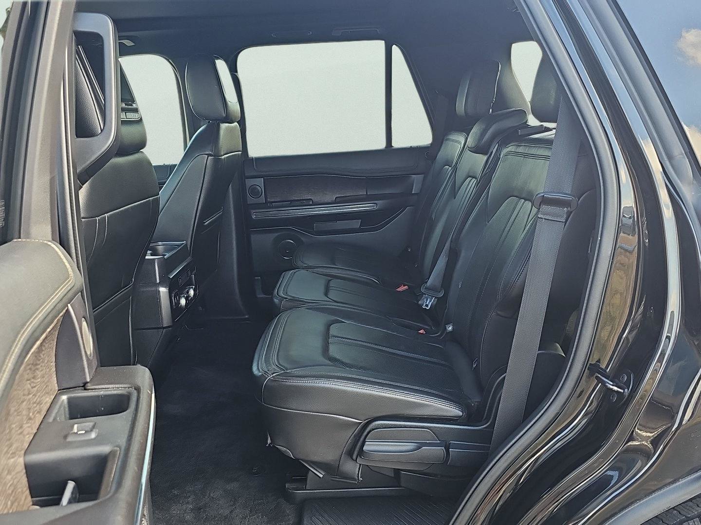 Used 2018 Ford Expedition Limited w/ Equipment Group 301A AWD/4WD image 23